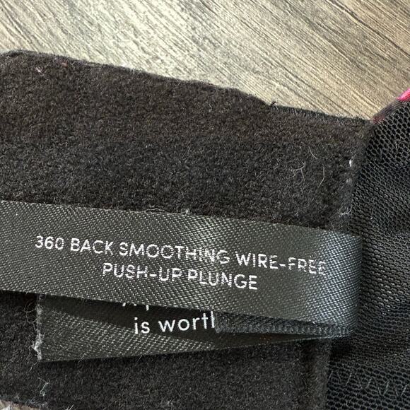 Torrid Curve Bra Size 40D 360 Back Smoothing Wire Free Push-Up Plunge Gothic - Picture 9 of 16